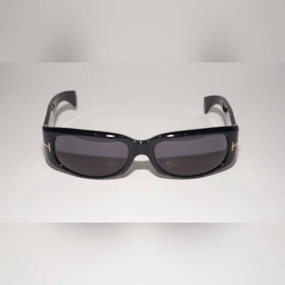 TOM FORDFT1064, Unisex Sunglasses - Picture 4 of 15